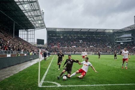 ST Pauli v RB Leipzig